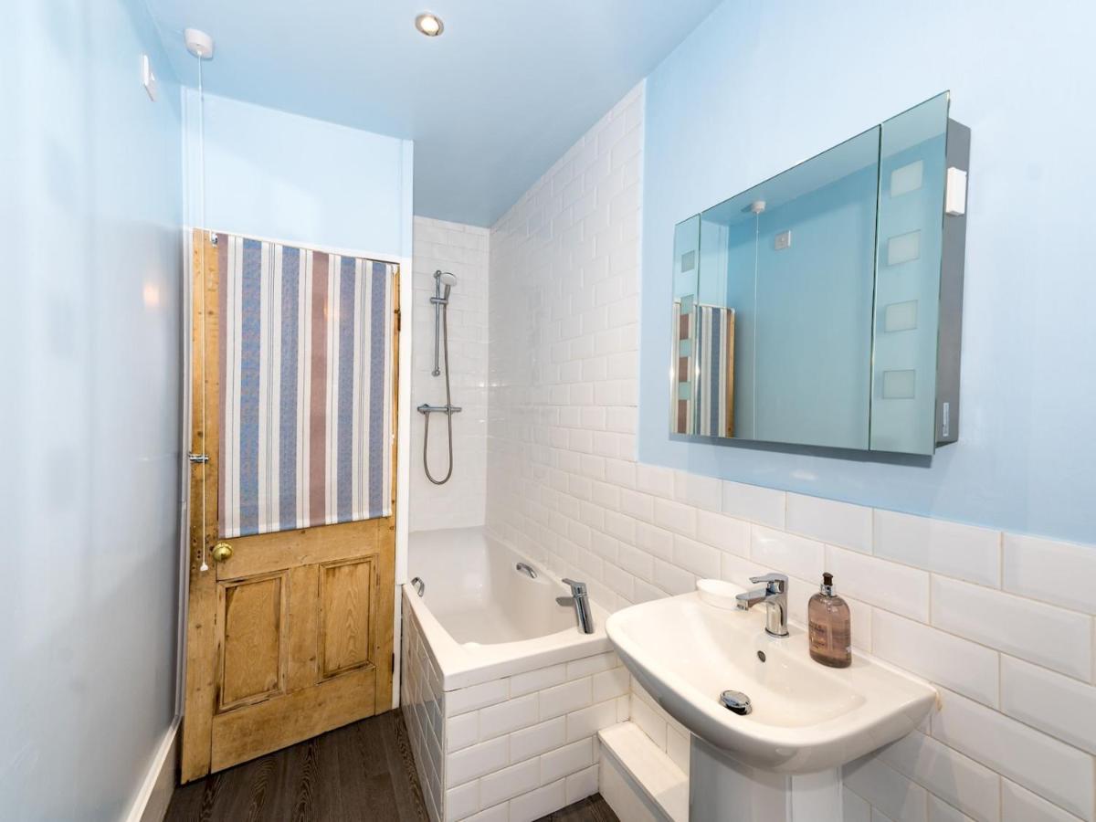 Pass The Keys 3 Storey Townhouse Σριούσμπερι Εξωτερικό φωτογραφία